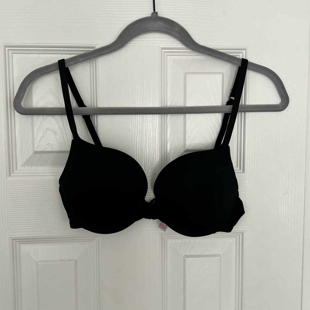 Simple black t-shirt bra